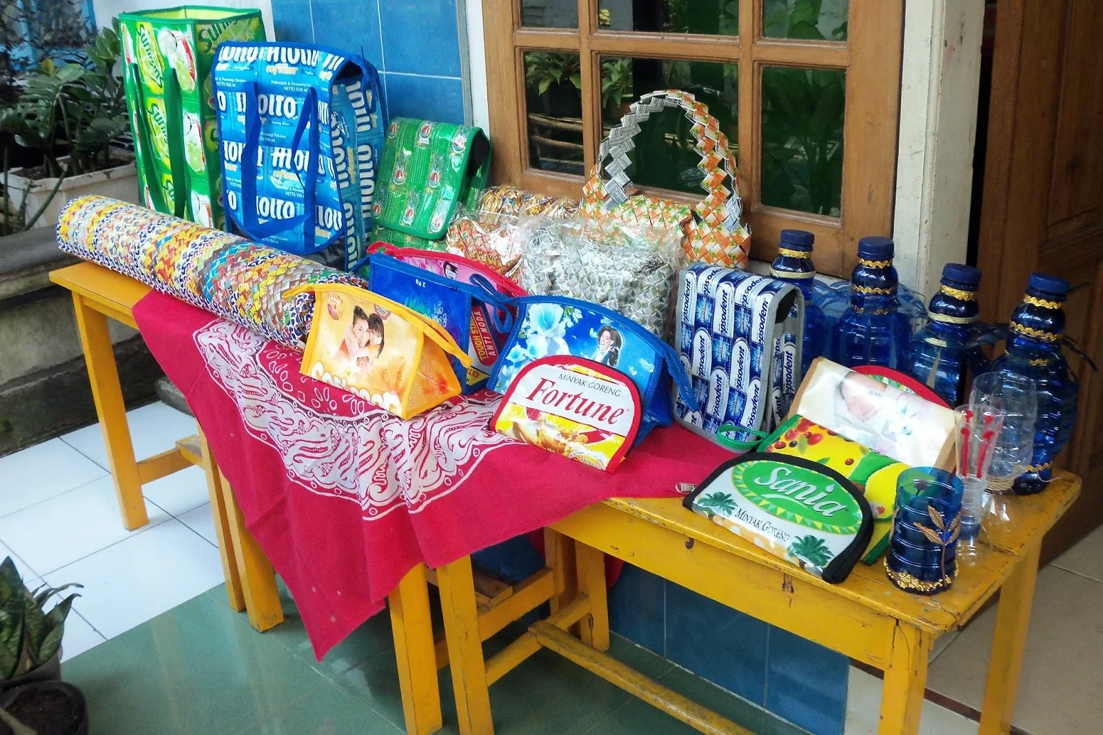 ide kreatif meja dari barang bekas