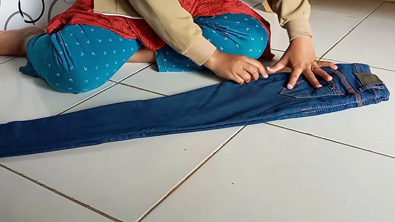 ide kreatif melipat celana jeans