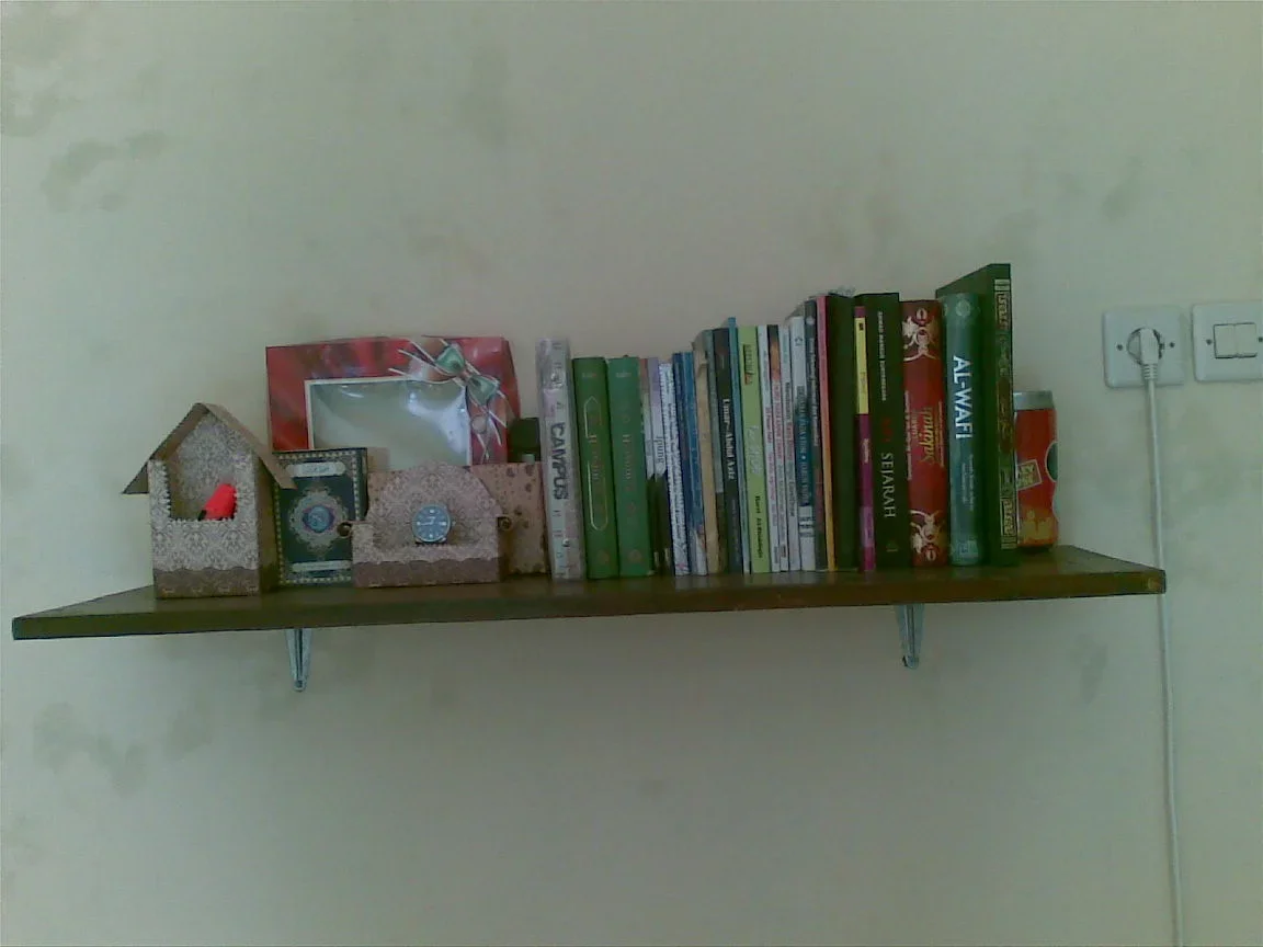 ide kreatif penahan rak buku