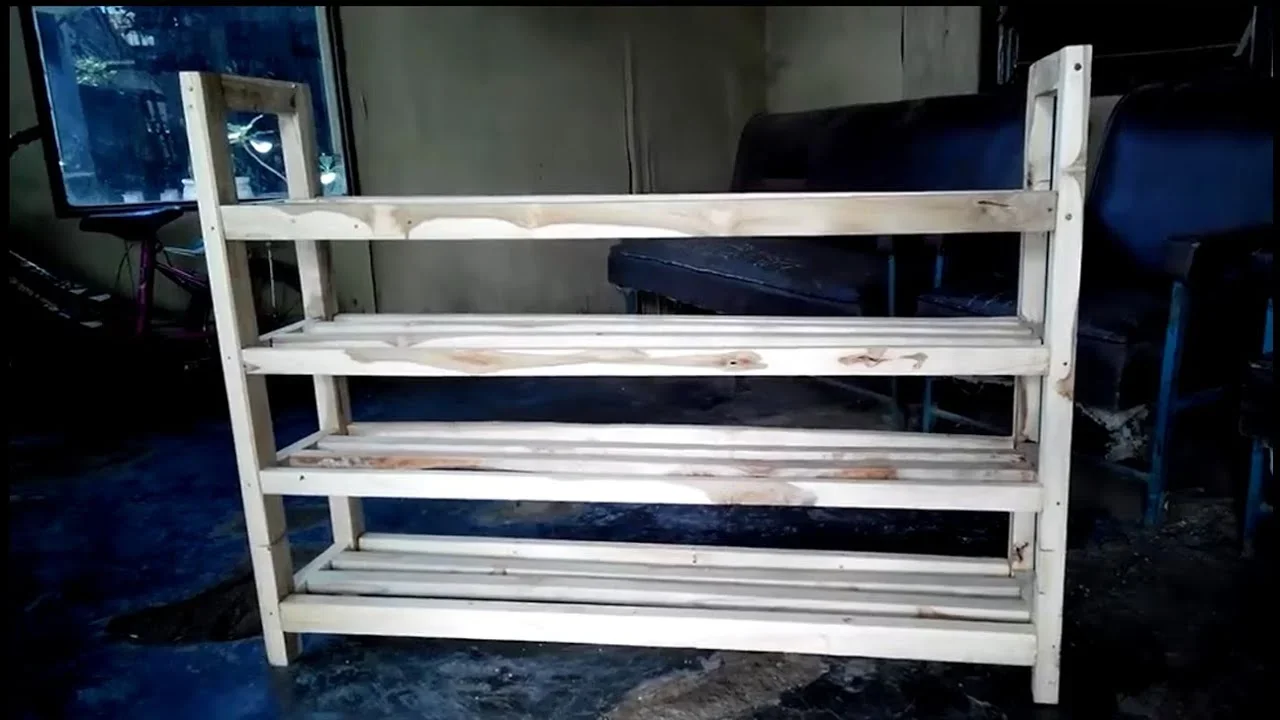 ide kreatif rak sepatu barang bekas